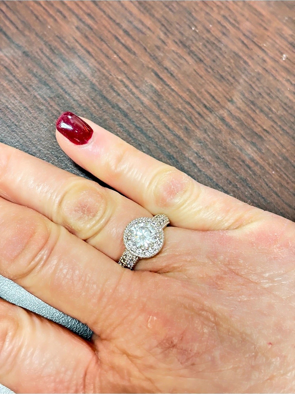Halo Style Ring in White Like New